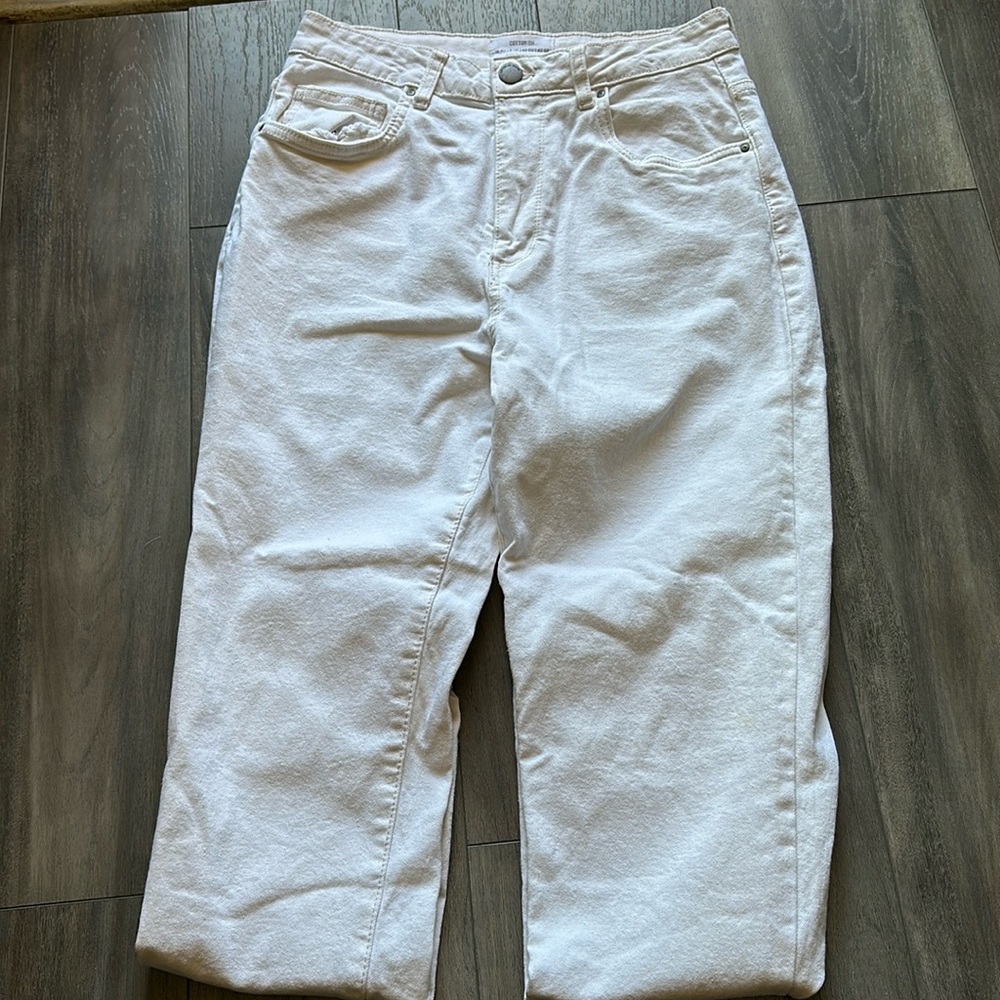 these are cotton on mom stretch jeans and fit really good around the hip